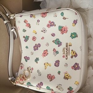 NWT Coach Gallery Tote Bag With Floral Print. Perfect condition